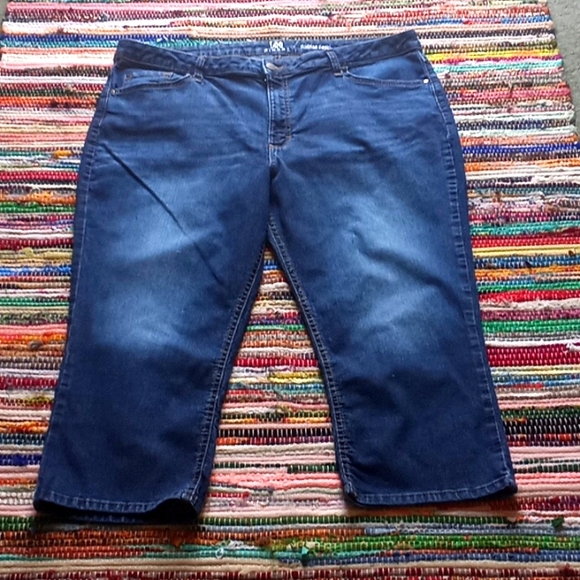 Lee Riders Mid Rise Capri Jeans-#1719+ - Picture 6 of 13
